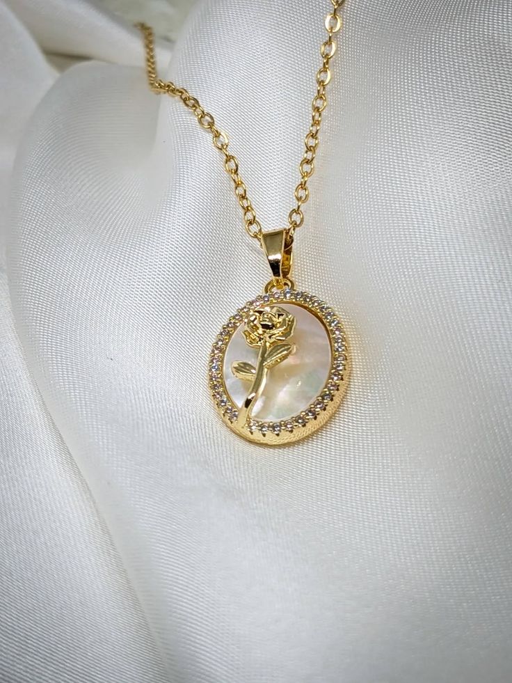 Royal rose necklace