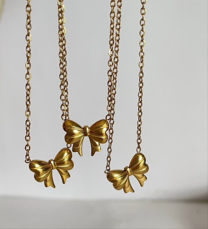 Cute bow necklace