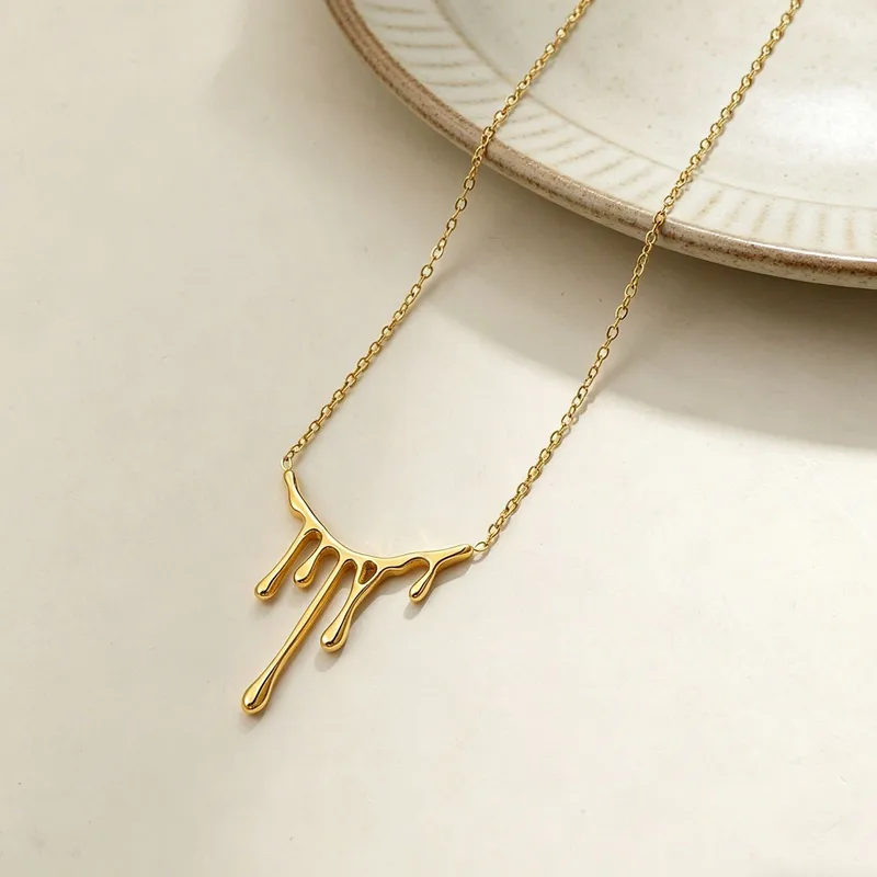 Dripping necklace
