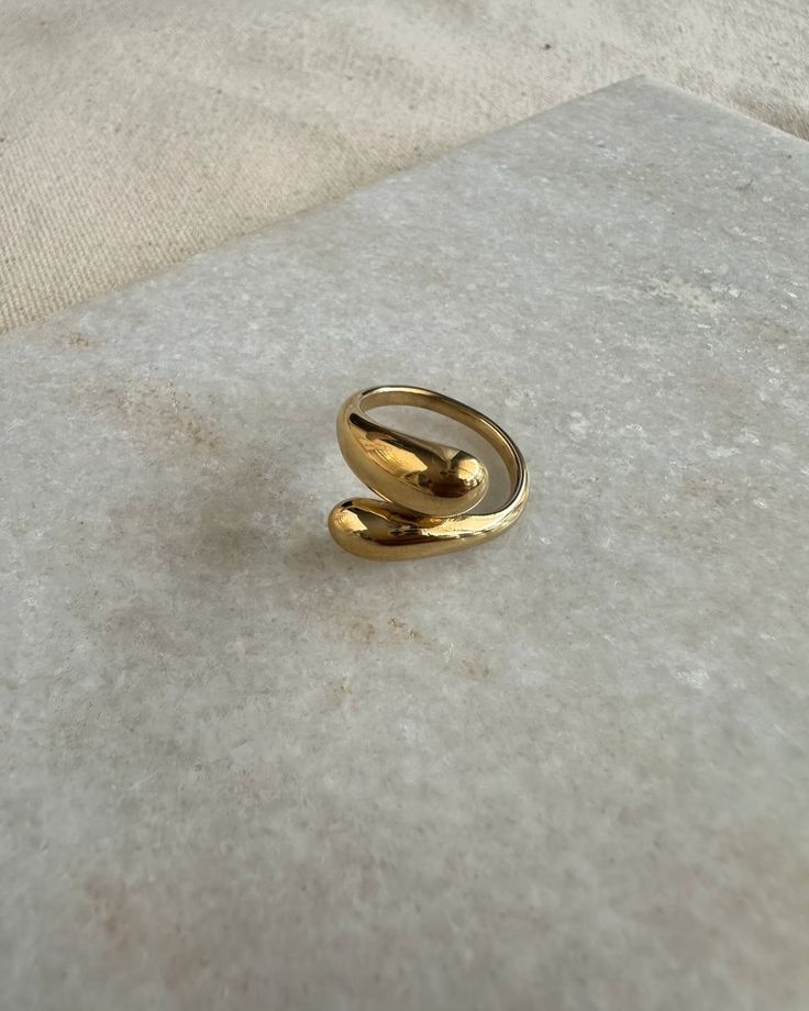 Teardrop ring