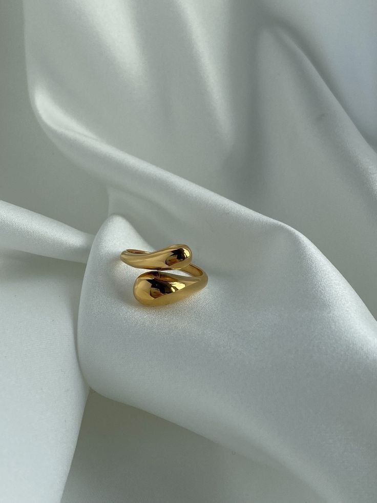 Teardrop ring
