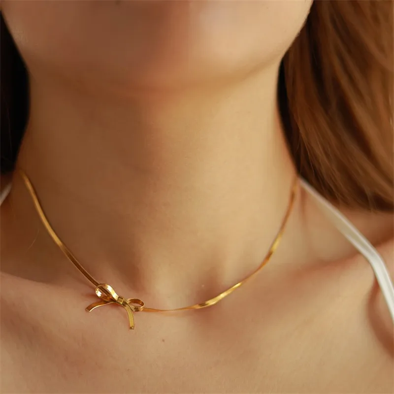 Bow choker necklace
