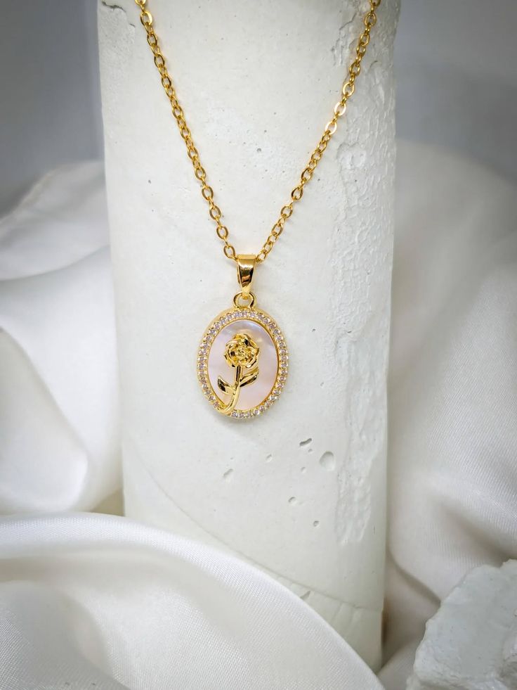 Royal rose necklace