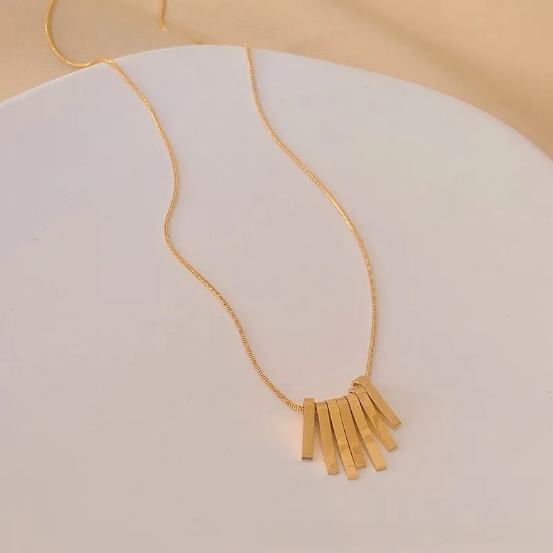 Bar necklace