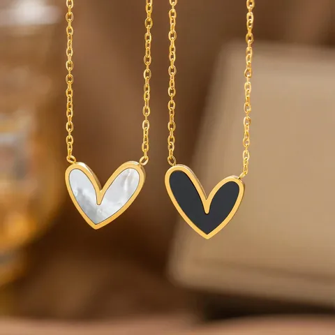 Lovey dovey necklace