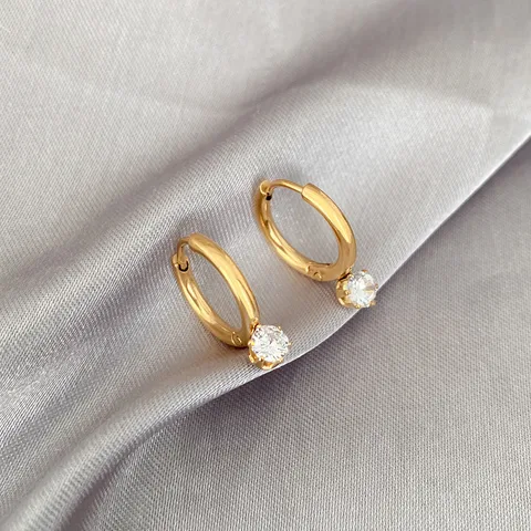 Solitaire hoop earrings