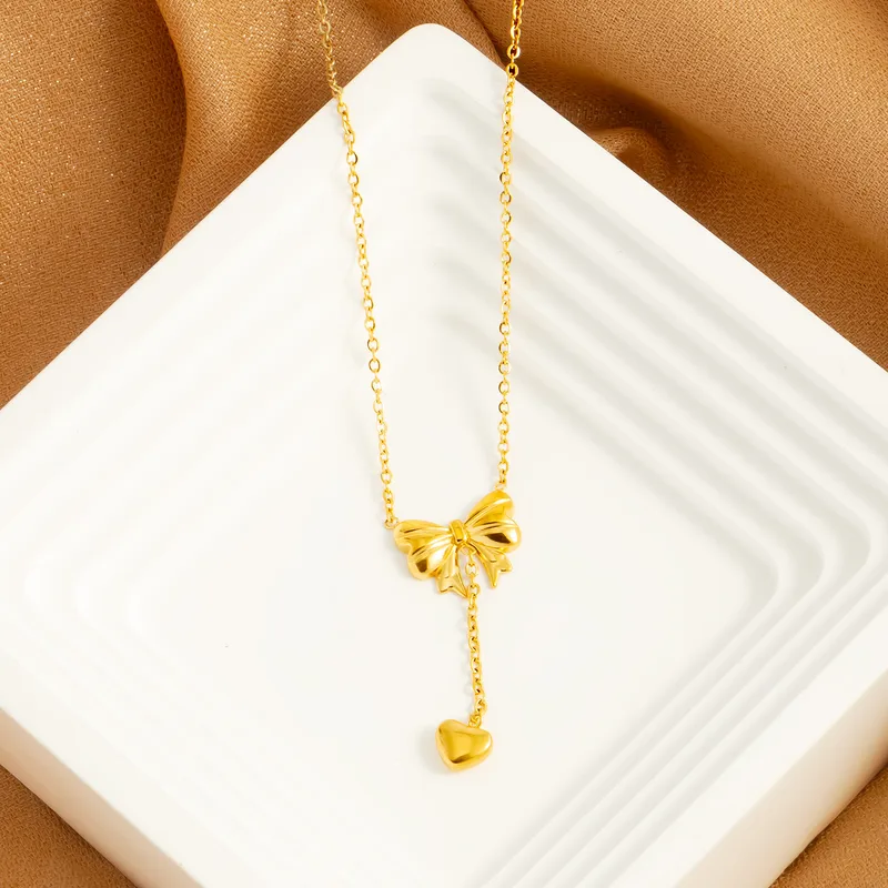 Bow heart necklace