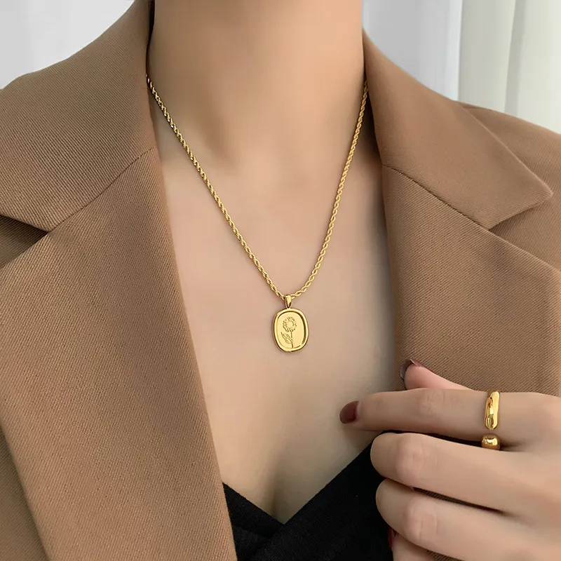 The sunflower necklace