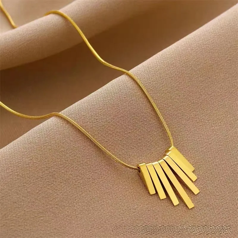 Bar necklace