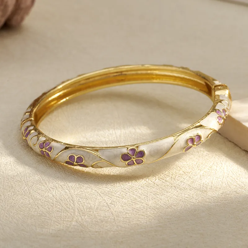 Floral beauty bangle