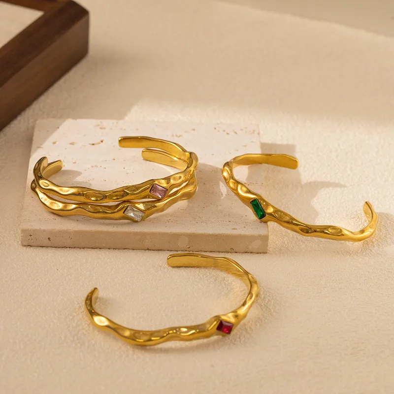 Ivvara handcuff