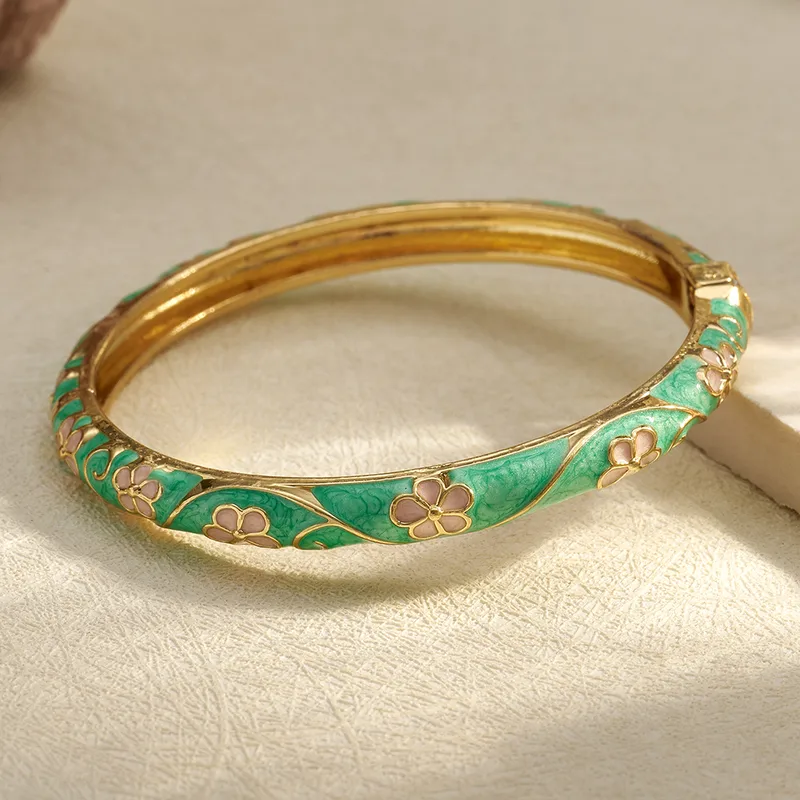Floral beauty bangle