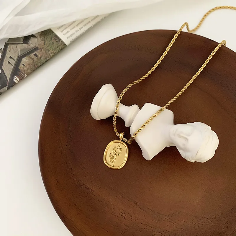 The sunflower necklace