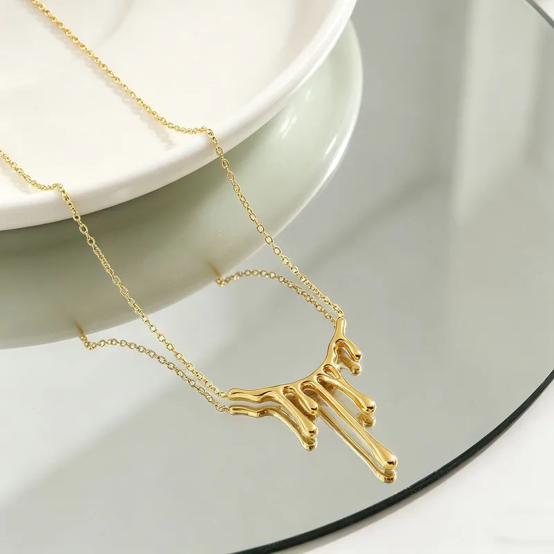 Dripping necklace