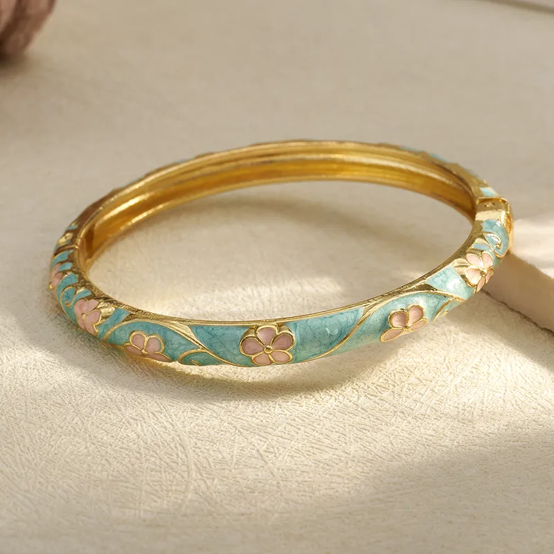 Floral beauty bangle