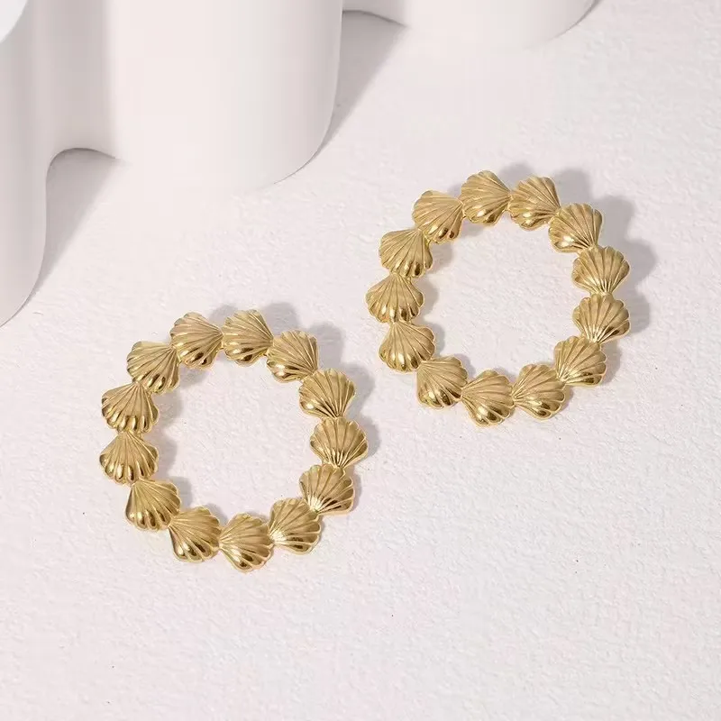 Shell circle earrings