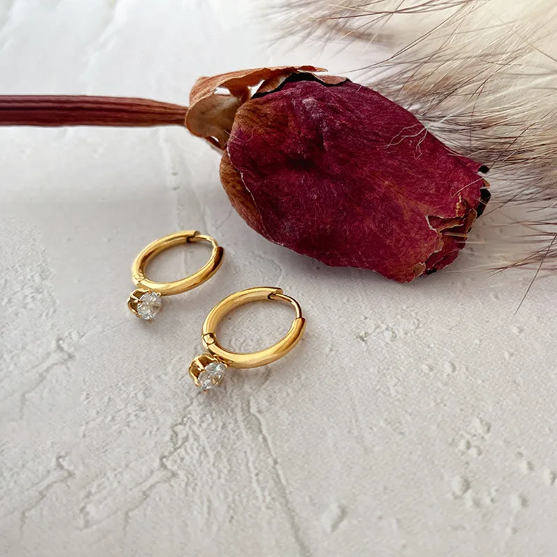 Solitaire hoop earrings