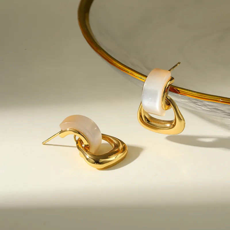 Vanila drip earrings