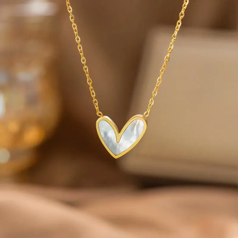 Lovey dovey necklace