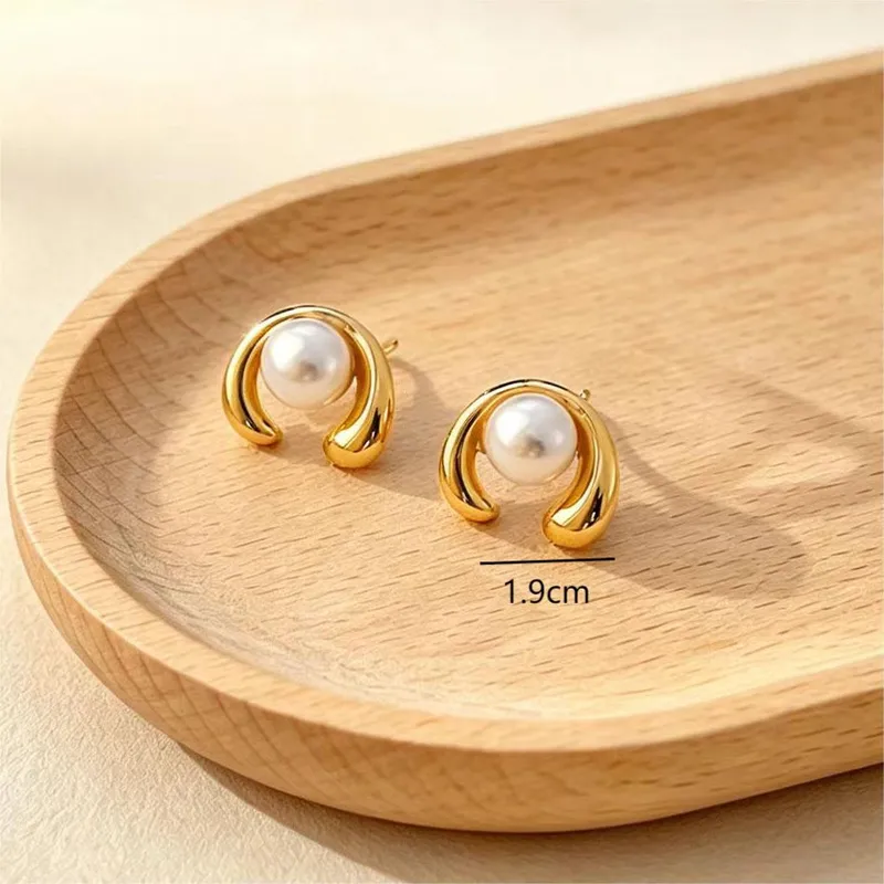 Pearl arc earrings