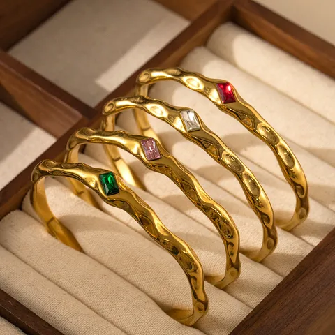 Ivvara handcuff