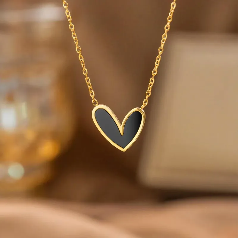 Lovey dovey necklace