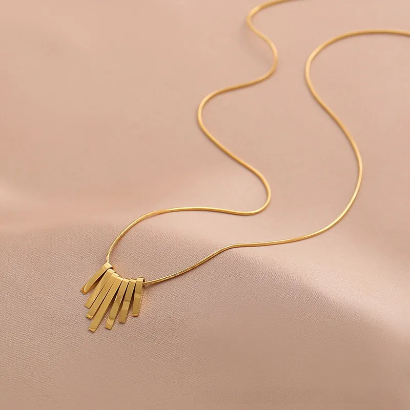 Bar necklace
