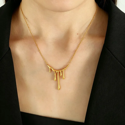 Dripping necklace